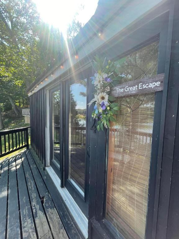 Muskoka Escape Hotel Port Carling Exterior photo